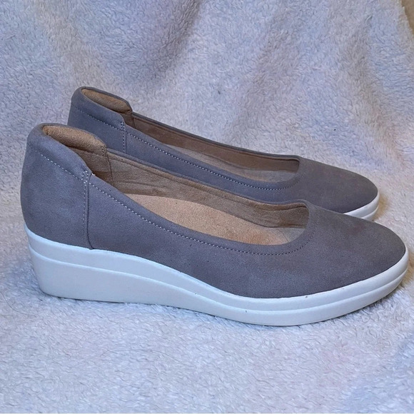 Naturalizer Gray Wedges with Soft Suede Finish - Picture 5 of 10